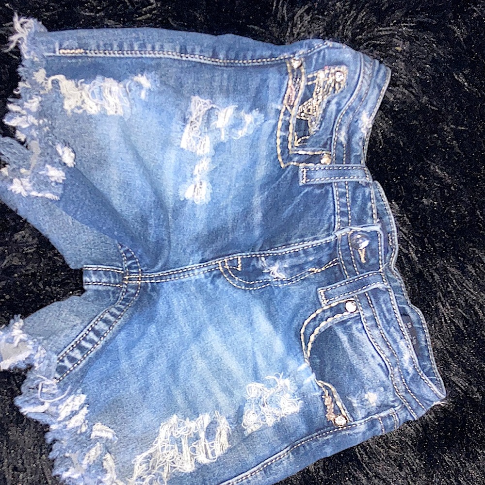 I’m selling a brand clothing brand (vigoss)